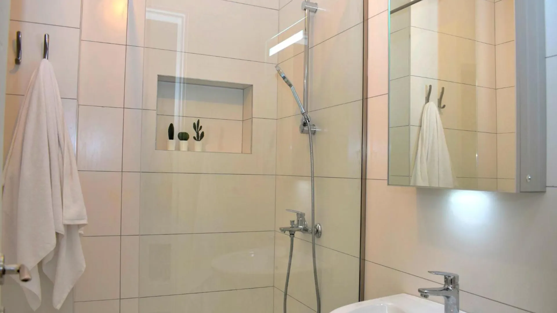 Stylish Apartment For Four Guests Plazhi San Pietro Albania